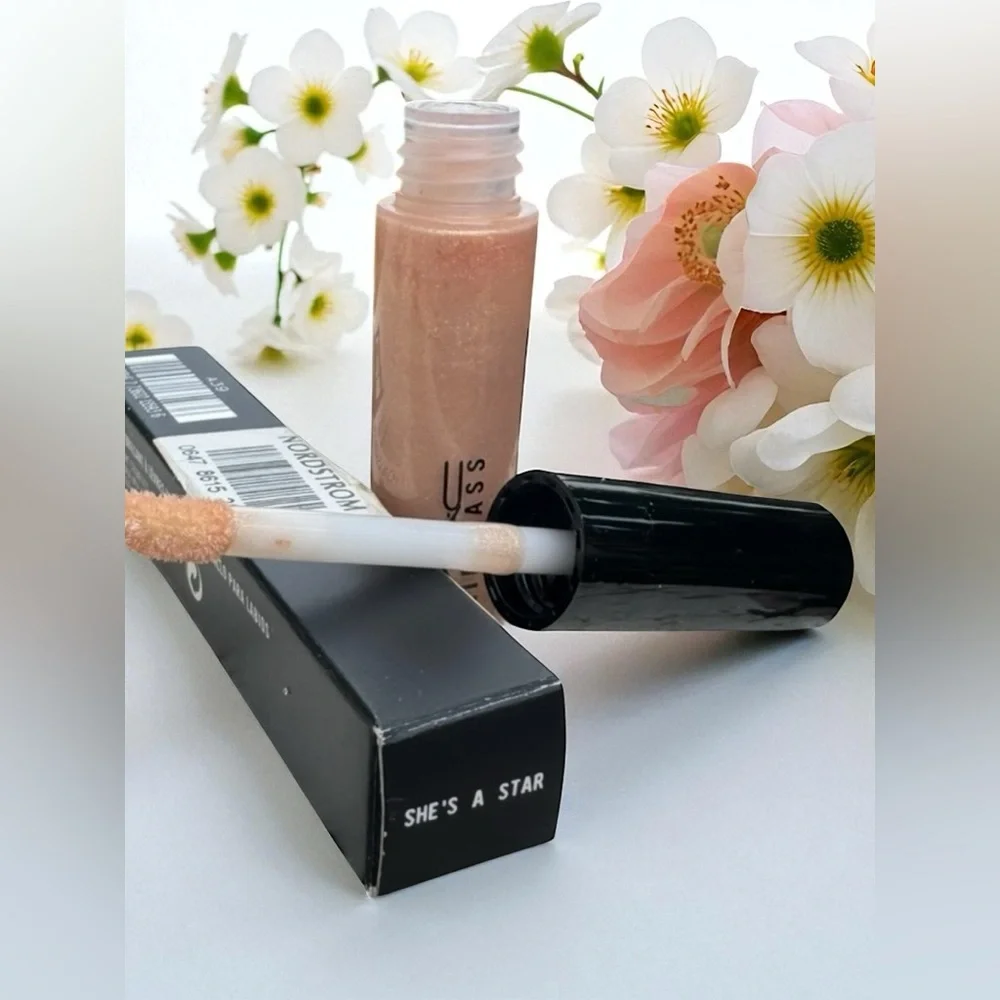 MAC SHE’S A STAR LIPGLASS. RARE. NEW IN BOX.